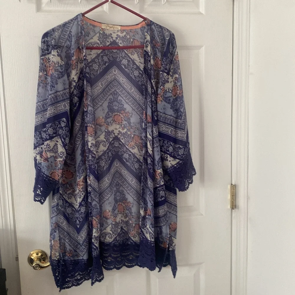 Floral blue open Kimono Cardigan-crochet lined bottom & 3/4 sleeves L ptp 23 in - Picture 2 of 10